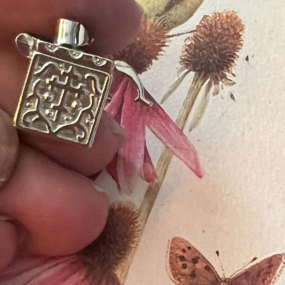 NEW Carved Openable Magic Box Pendant Necklace - Picture 4 of 12